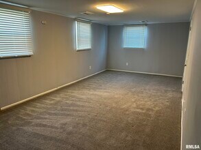 2308 Ridge Dr in Davenport, IA - Building Photo - Building Photo