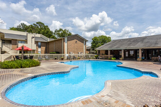 Richmond Oaks Apartments in Texarkana, TX - Building Photo - Building Photo