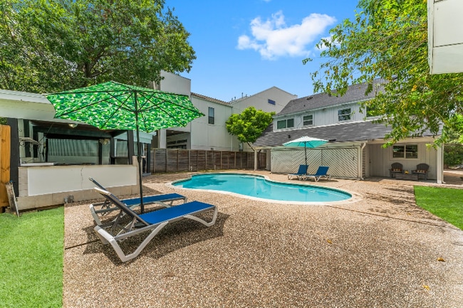 6015 San Felipe St in Houston, TX - Building Photo - Building Photo