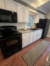 554 E Main Rd in Middletown, RI - Foto de edificio - Building Photo