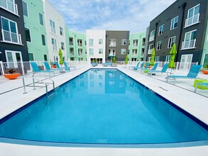 BOLD Lofts (Apartments) in Sarasota, FL - Foto de edificio - Building Photo