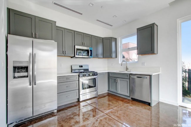 property at 5407 Huntington Dr