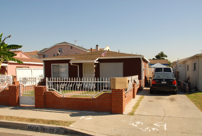 15420 Firmona Ave in Lawndale, CA - Foto de edificio - Building Photo