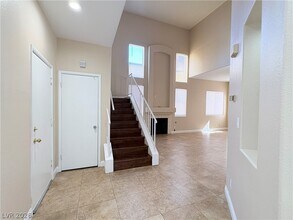 6541 Castor Tree Way in Las Vegas, NV - Building Photo - Building Photo