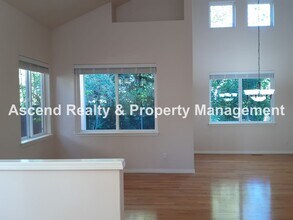 5274 NW Crady Ln in Portland, OR - Building Photo - Building Photo