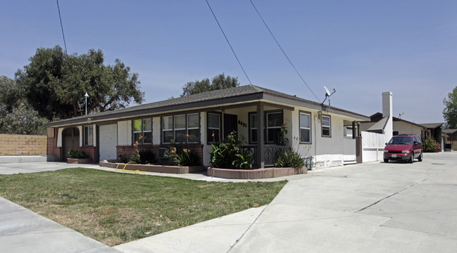 8421-8427 Oleander Ave in Fontana, CA - Building Photo - Building Photo