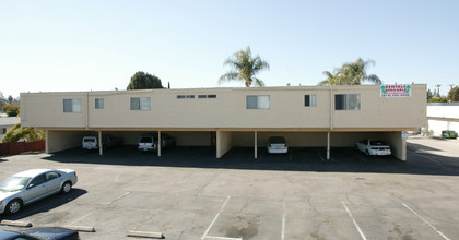 Casa Madera Terraza in El Cajon, CA - Foto de edificio - Building Photo