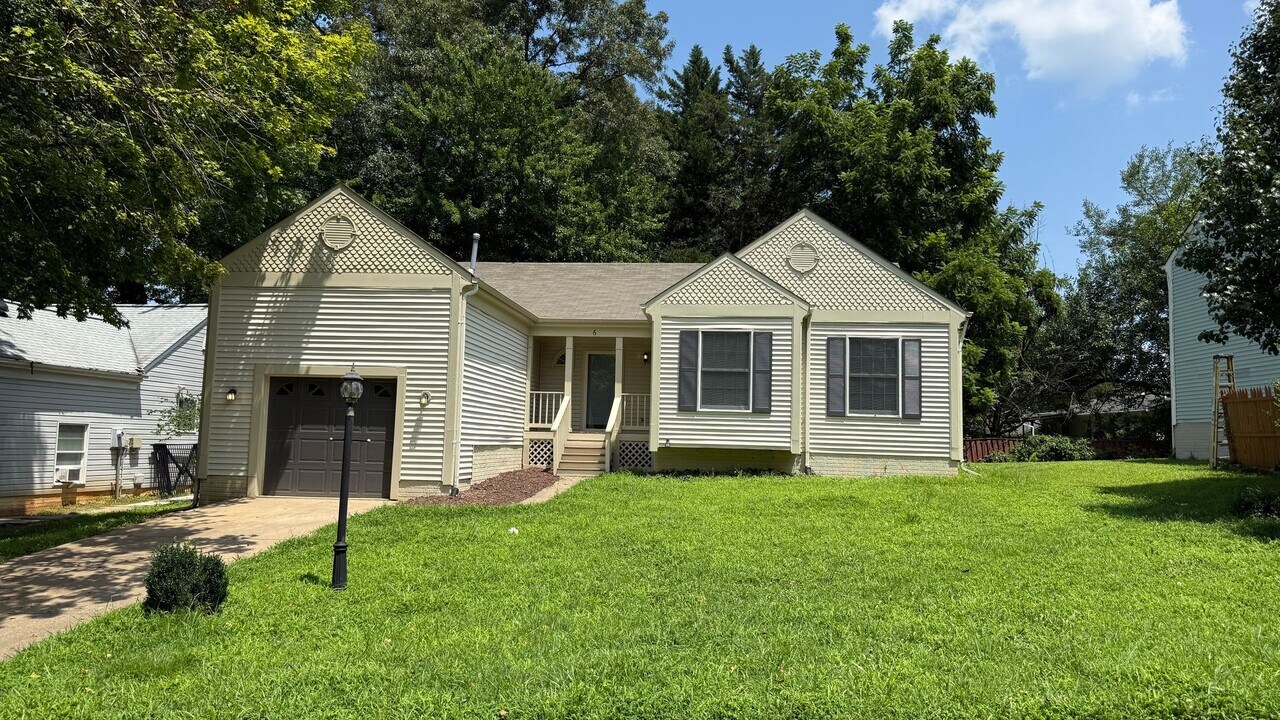 6 Ridgewood Dr in Stafford, VA - Building Photo