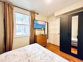 Furnished room/NOT APARTMENT in Queens, NY - Building Photo