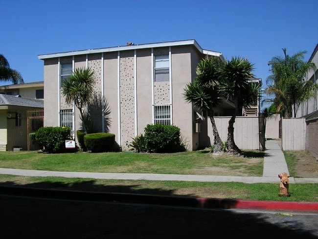 2617 W Rosecrans Ave in Gardena, CA - Foto de edificio - Building Photo