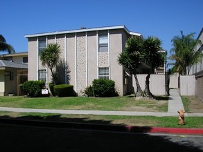 2617 W Rosecrans Ave in Gardena, CA - Building Photo - Building Photo