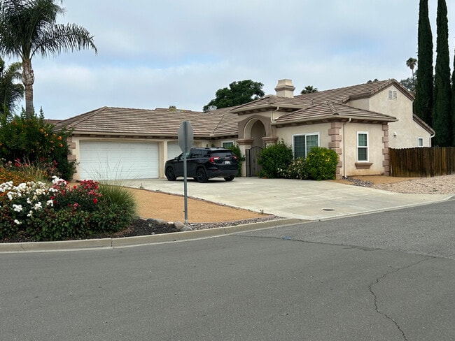 23280 Canyon Lake Dr N in Canyon Lake, CA - Building Photo - Building Photo
