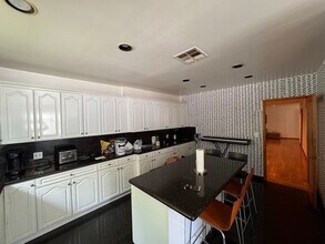 4110 Prospect Ave, Unit Upstairs Bedroom in Los Angeles, CA - Building Photo - Building Photo