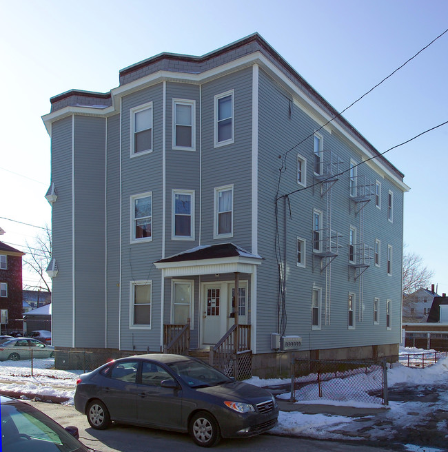 523 Whipple St in Fall River, MA - Foto de edificio - Building Photo