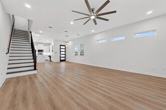 6630 Highrock Rd in Houston, TX - Foto de edificio - Building Photo