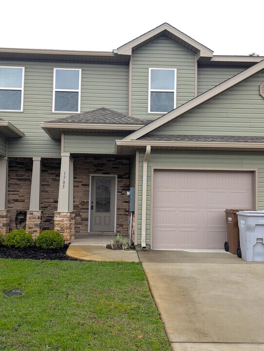 1705 Sound Haven Ct in Navarre, FL - Building Photo
