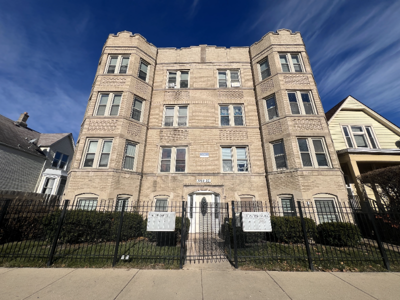 3720 W McLean Ave in Chicago, IL - Building Photo