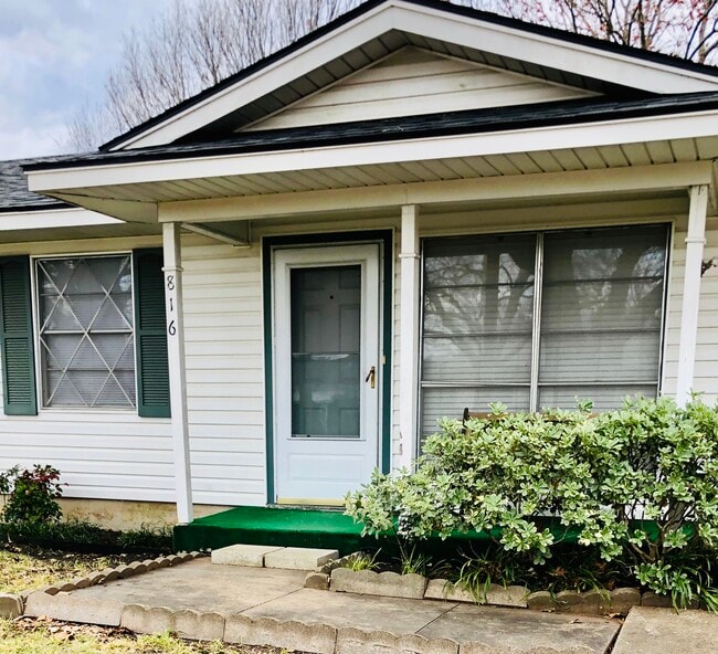 property at 816 N Hughes St