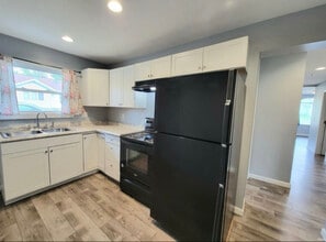 1702 Milburn Blvd in Mishawaka, IN - Building Photo - Building Photo