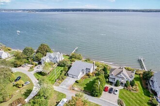 90 Macomber Ln in Portsmouth, RI - Building Photo - Building Photo