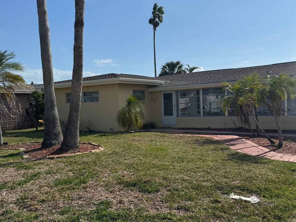 12270 4th St E in Treasure Island, FL - Building Photo