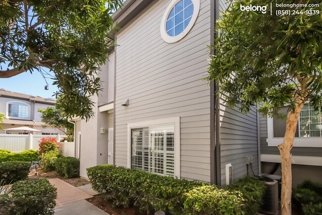 8641 Via Mallorca in San Diego, CA - Foto de edificio - Building Photo