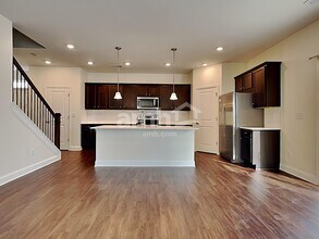 7425 Garrett Ct, Unit 1 in Charlotte, NC - Foto de edificio - Building Photo