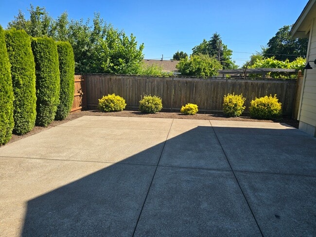 2132 Marlow Ln in Eugene, OR - Building Photo - Building Photo