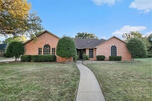 1418 Holley Creek Ln in Mansfield, TX - Building Photo