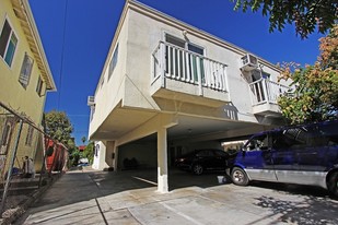 826 N Formosa Ave in Los Angeles, CA - Foto de edificio - Building Photo