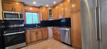 253-30-253149 149th Rd in Queens, NY - Building Photo - Building Photo