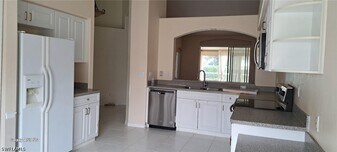 8211 Ibis Cove Cir in Naples, FL - Building Photo