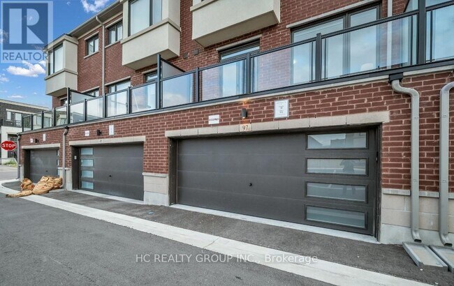 97 Crimson Forest Dr in Vaughan, ON - Building Photo - Building Photo
