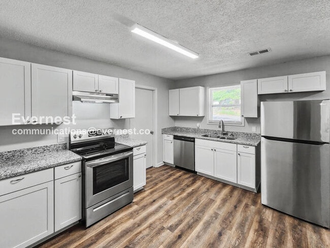 725 W Creek Cir in Monroe, GA - Building Photo - Building Photo