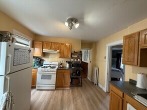 83 Euston Rd, Unit 1 in Boston, MA - Building Photo - Building Photo