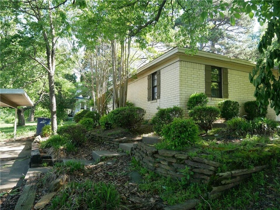 1402 Atlanta St-Unit -1402 in Fort Smith, AR - Building Photo