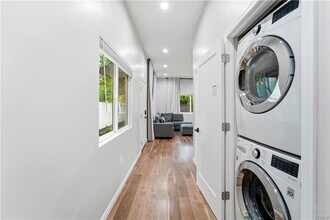 5702 Donna Ave in Los Angeles, CA - Building Photo - Building Photo