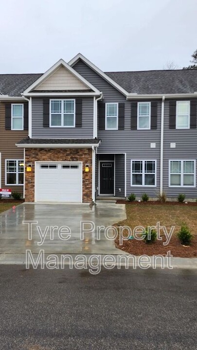 1815 Fox Den Way in Greenville, NC - Building Photo