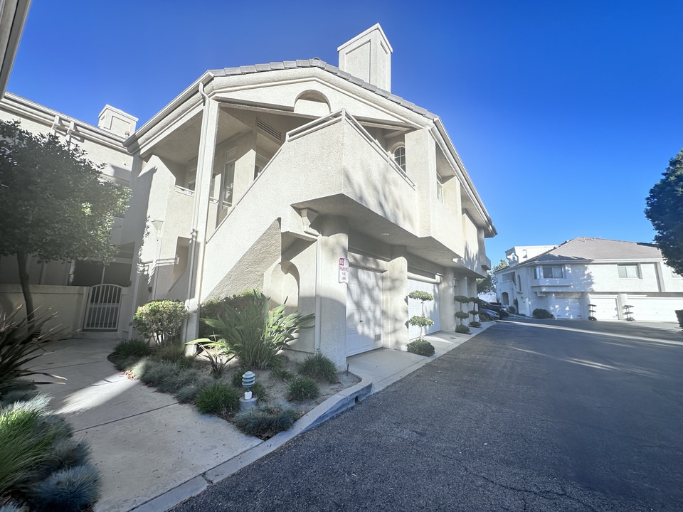 25550 Hemingway Ave, Unit G in Stevenson Ranch, CA - Building Photo