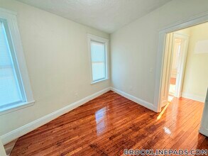 11 James St-Unit -3 in Brookline, MA - Building Photo - Building Photo