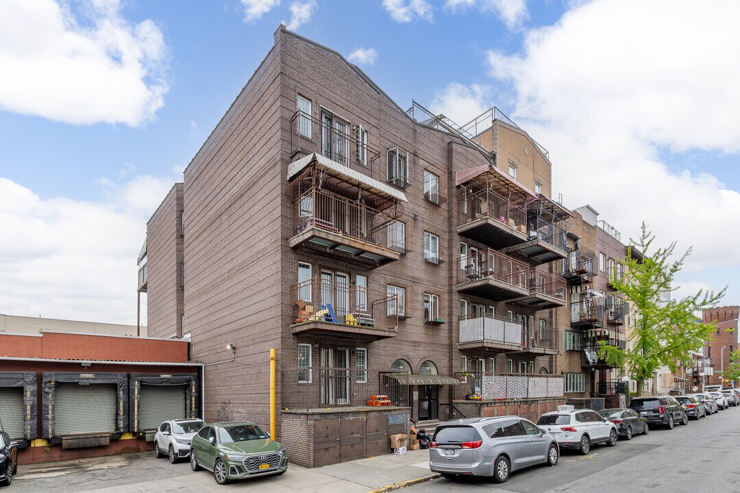 262 Heyward St in Brooklyn, NY - Building Photo