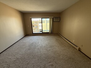 1650 Highway 36 W, Unit APT 365 in Roseville, MN - Foto de edificio - Building Photo