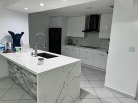 14223 SW 92nd St in Miami, FL - Building Photo