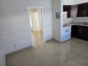 724 NE 6th St in Hallandale Beach, FL - Building Photo - Building Photo