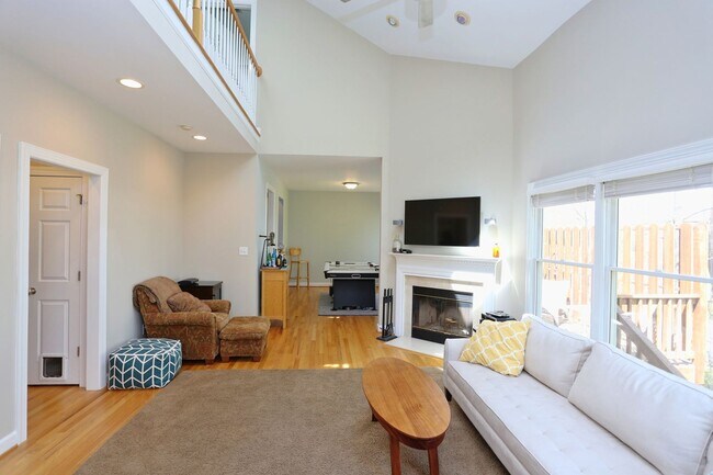 323 Columbia Pl E in Chapel Hill, NC - Building Photo - Building Photo