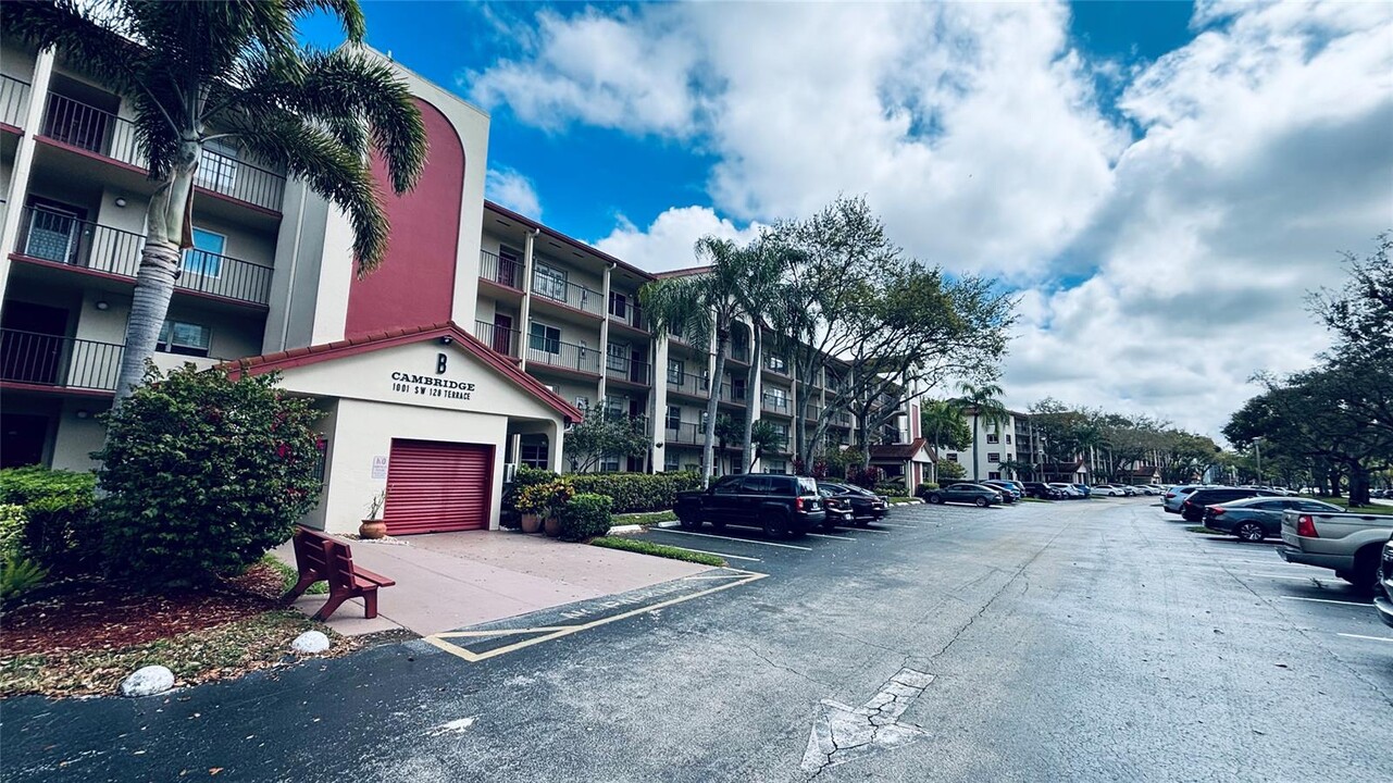 1001 SW 128th Ter, Unit 312B in Pembroke Pines, FL - Building Photo