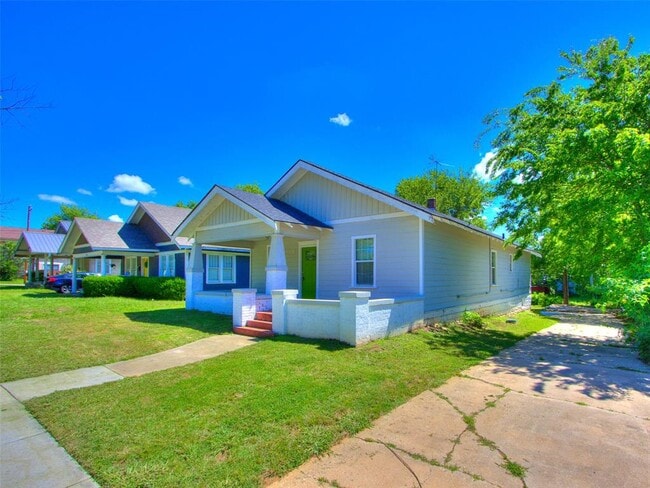 property at 1017 N Broadway Ave
