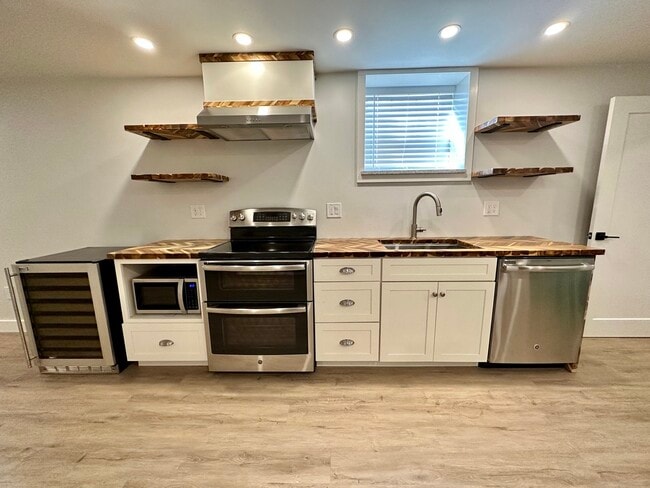 10 Hillside Ave, Unit B in Providence, RI - Building Photo - Building Photo
