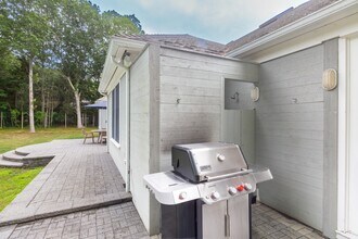 6 Clover Leaf Ln in East Hampton, NY - Building Photo - Building Photo
