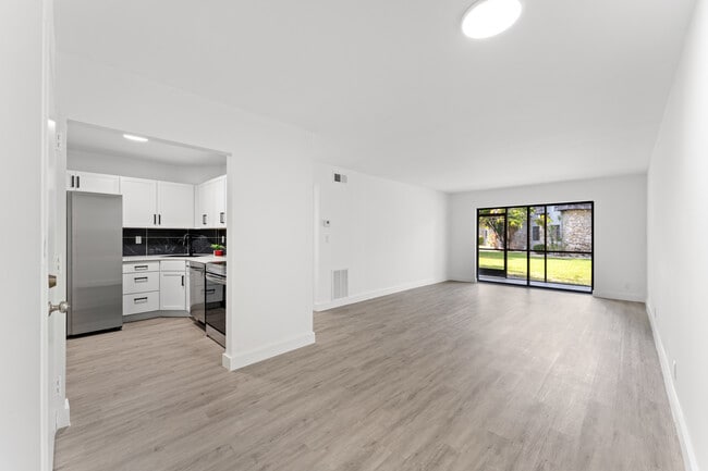 property at 3105 Oakland Shores Dr